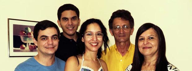 Pastor Gilmário com genro e família